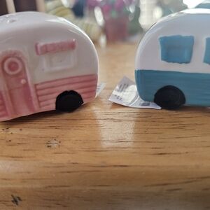 Cracker Barrel Camper Salt Pepper Shakers Set Pink Teal Travel Trailer RV